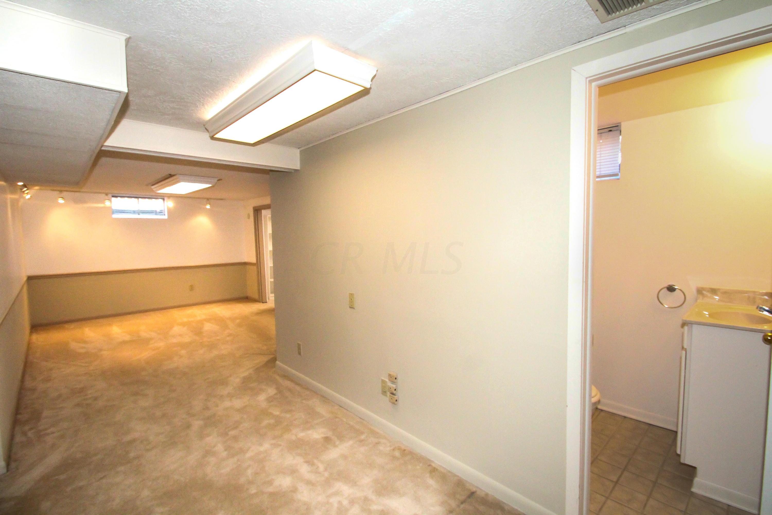 2640 Bristol Road Columbus, OH 43221 - Photo 14 of 24