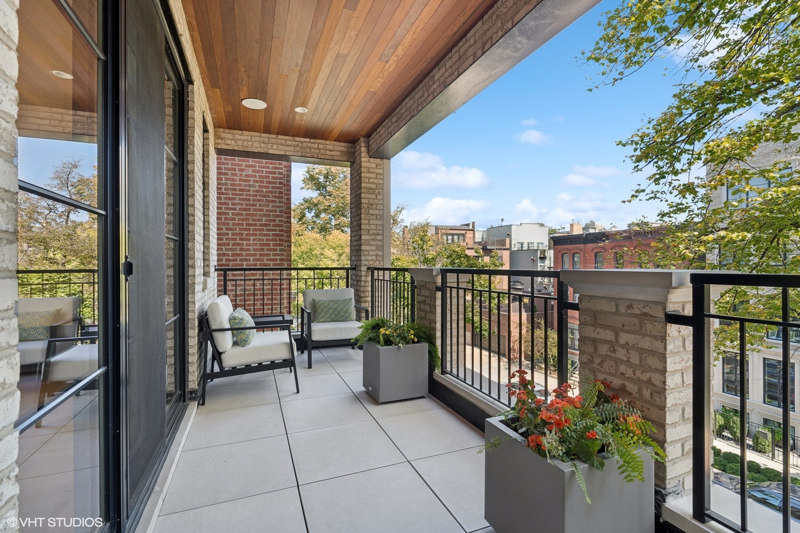 1940 North Mohawk Street, Unit 3 Chicago, IL 60614 - Photo 10 of 33 a view of a balcony with chairs