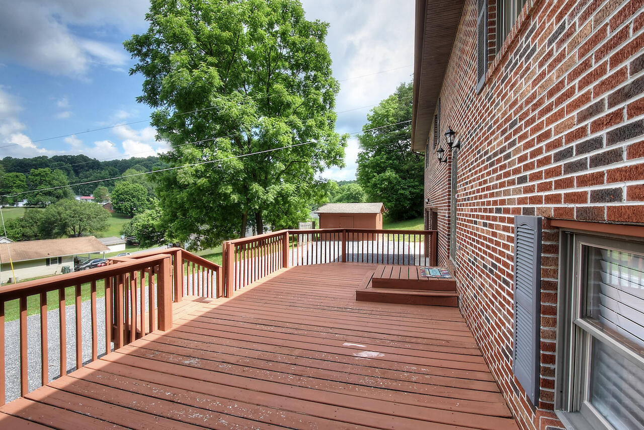 335 Lucy Road Kingsport, TN 37660 - Photo 5 of 41 Front Deck