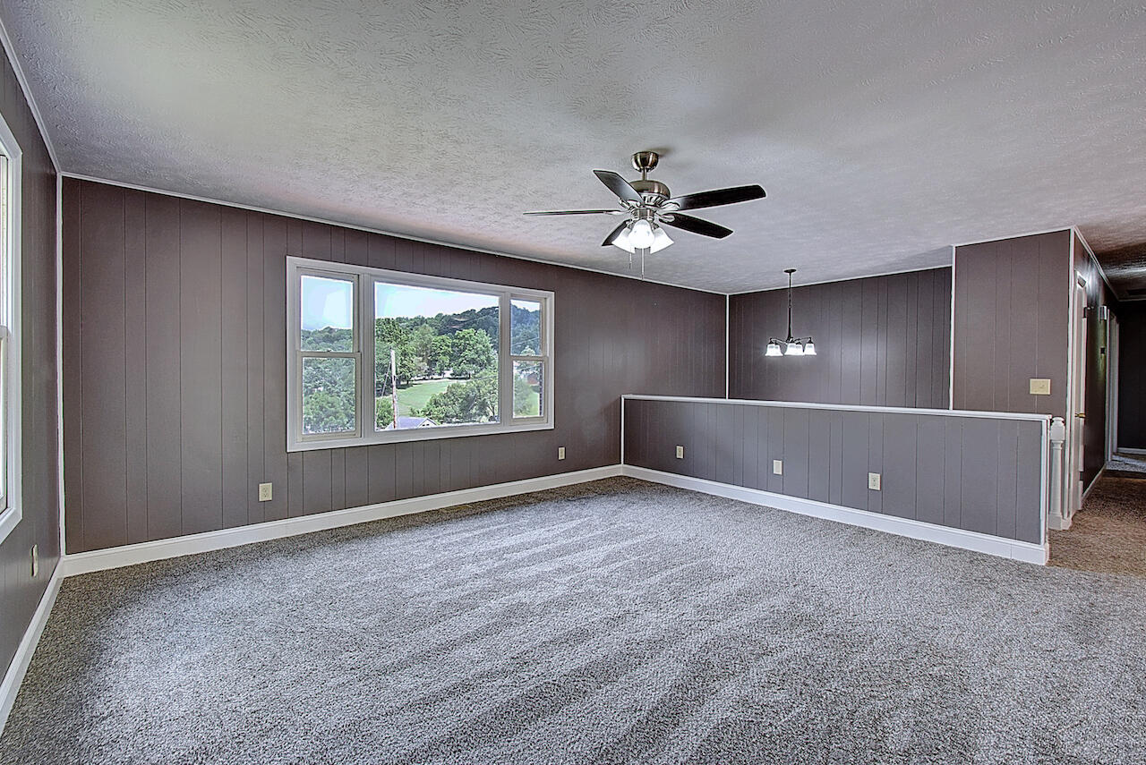 335 Lucy Road Kingsport, TN 37660 - Photo 9 of 41 Living Room