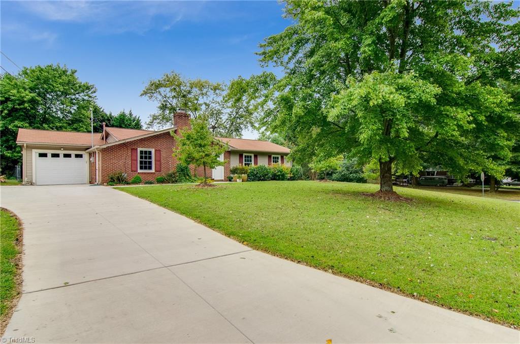 3737 Rolling Road High Point, NC 27265 - Photo 3 of 30