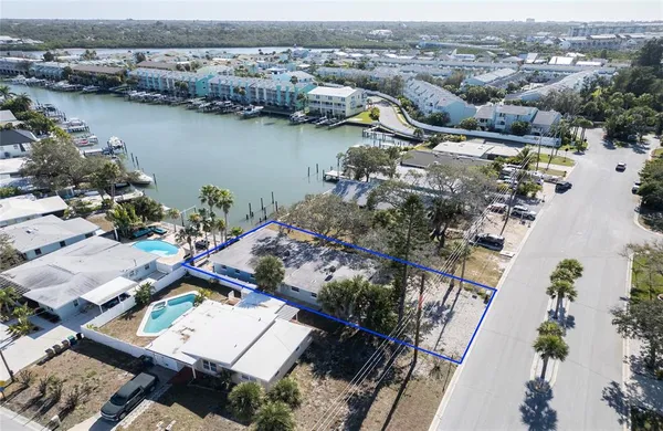 $1,800 | 717 East Gulf Boulevard, Unit 2, Indian Rocks Beach, FL 33785