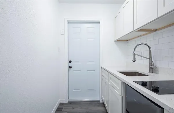 $1,800 | 717 East Gulf Boulevard, Unit 2, Indian Rocks Beach, FL 33785