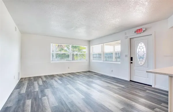 $1,800 | 717 East Gulf Boulevard, Unit 2, Indian Rocks Beach, FL 33785