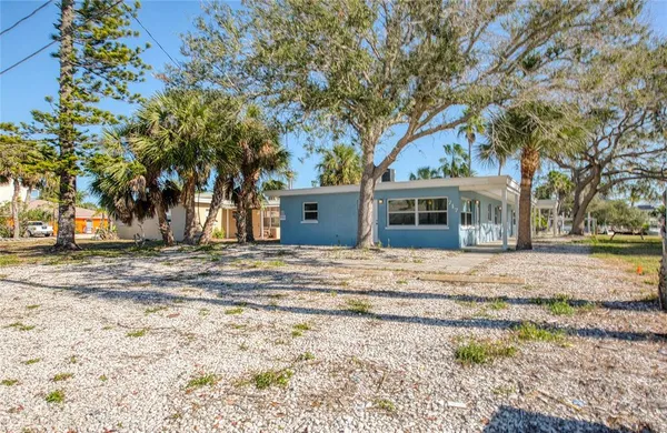 $1,800 | 717 East Gulf Boulevard, Unit 2, Indian Rocks Beach, FL 33785