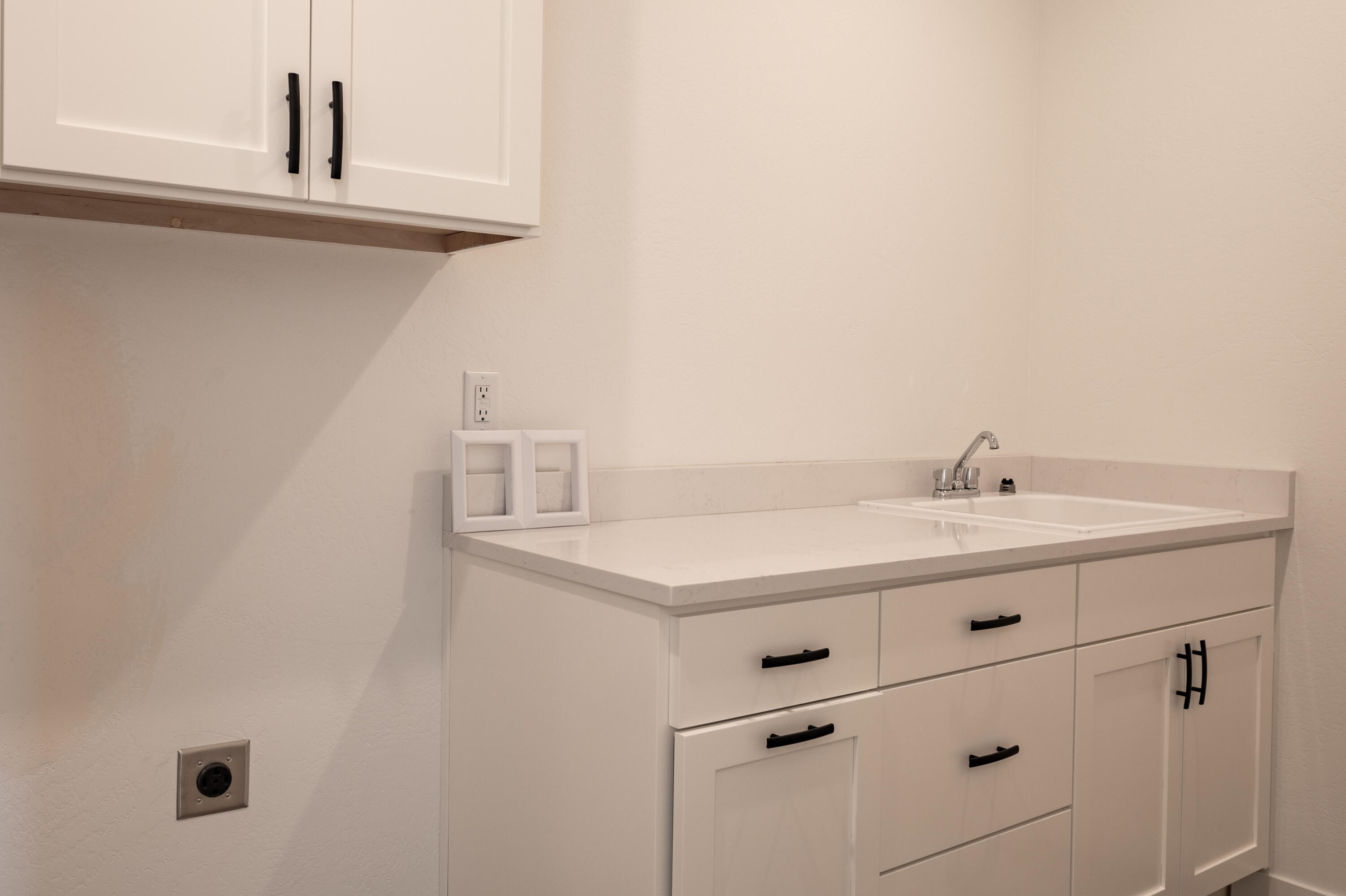 5607 Colver Road Talent, OR 97540 - Photo 24 of 34 a bathroom with a sink and a mirror