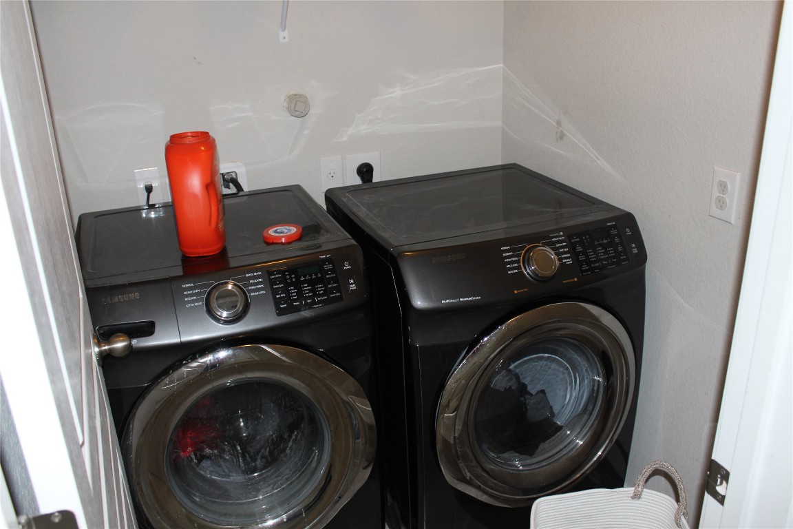 1269 Nevarez Kyle, TX 78640 - Photo 21 of 30 Laundry room with washing machine and dryer