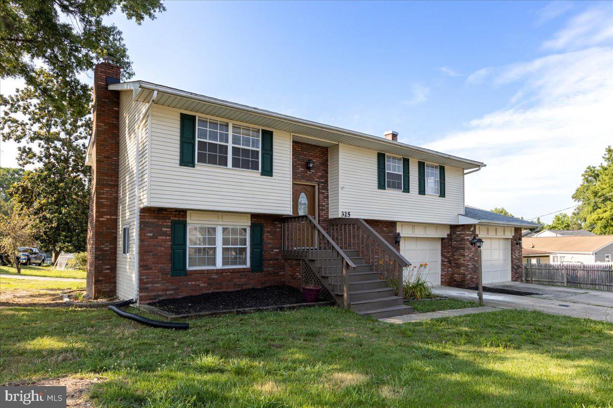 325 Londontown Road Edgewater, MD 21037 - Photo 1 of 34 a view of a house with a backyard