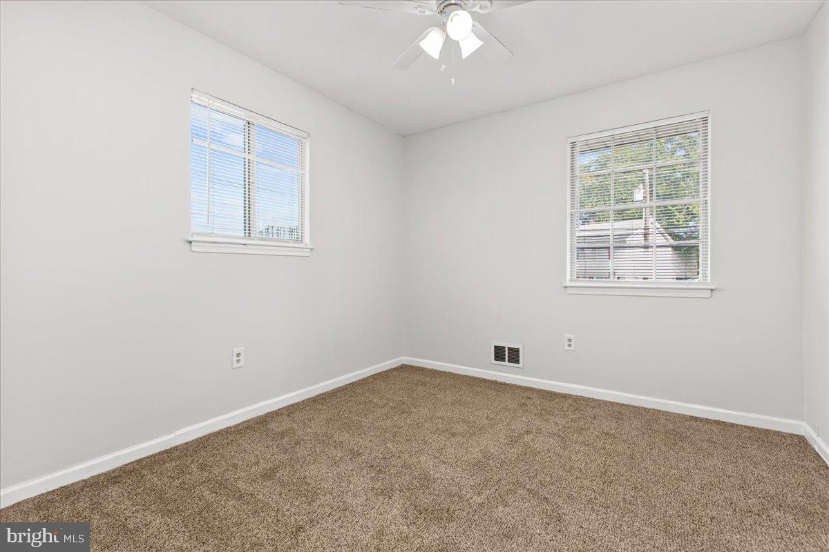 325 Londontown Road Edgewater, MD 21037 - Photo 18 of 34 an empty room with a window