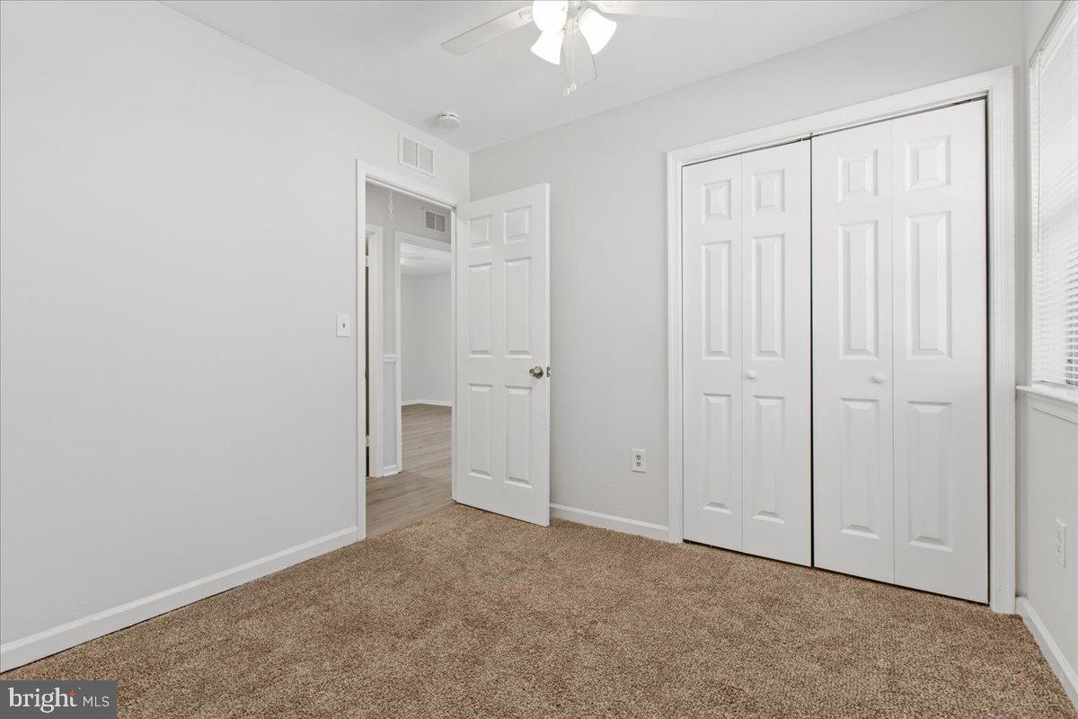 325 Londontown Road Edgewater, MD 21037 - Photo 19 of 34 an empty room with a ceiling fan