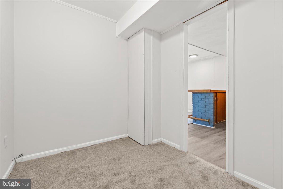 325 Londontown Road Edgewater, MD 21037 - Photo 28 of 34 an empty room with closet