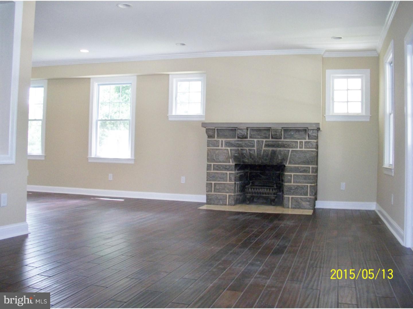 30 Delaware Avenue Ridley Park, PA 19078 - Photo 5 of 20 Living Room
