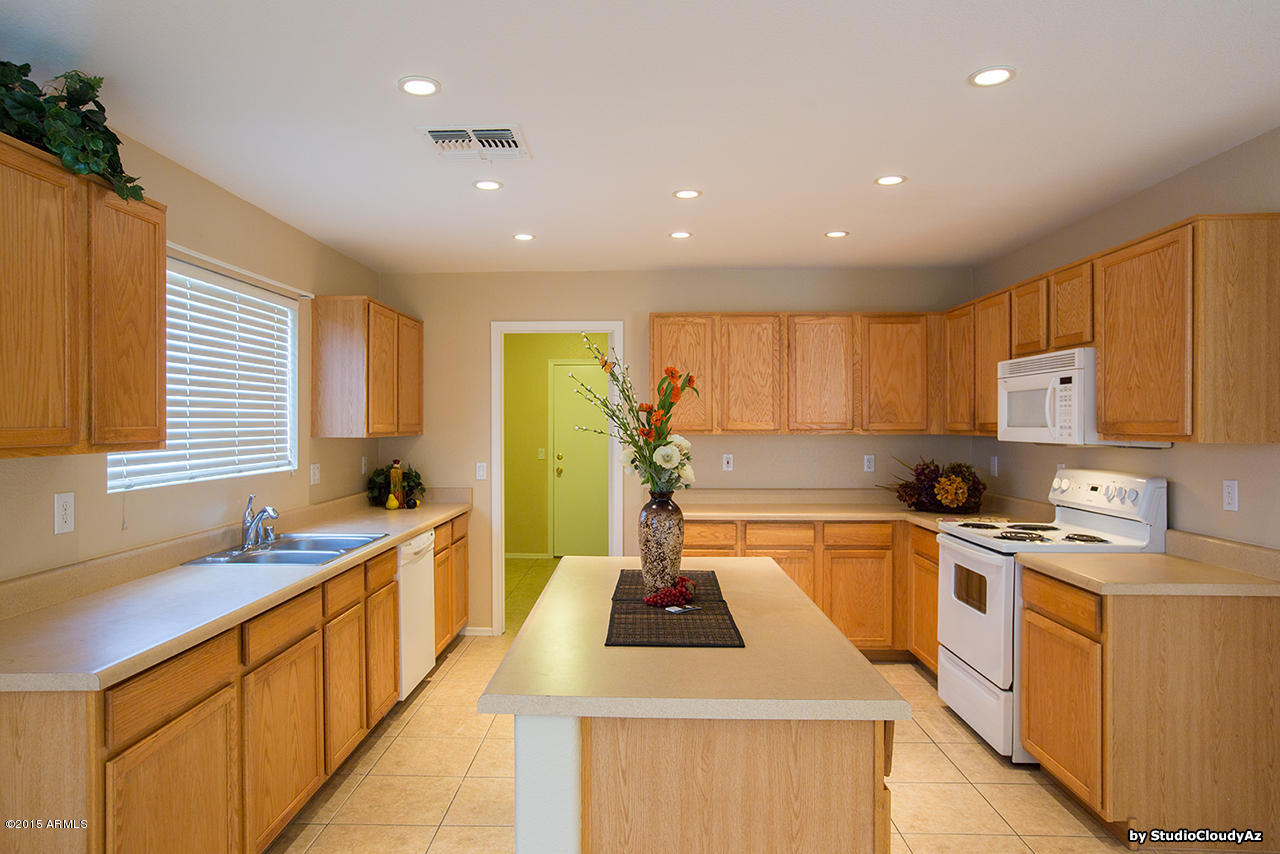 3242 South Bowman Road Apache Junction, AZ 85119 - Photo 5 of 26 bowmanKitchen