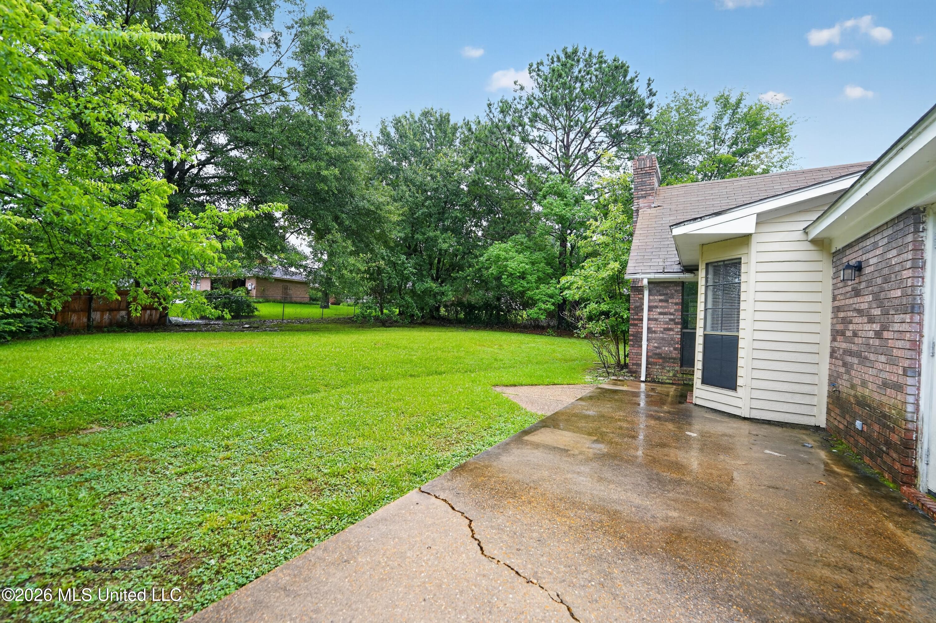 2050 Gateway Drive Ridgeland, MS 39157 - Photo 22 of 24 04_2050_Gateway_Dr-Exterior-8604