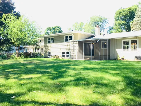 $3,200 | 724 Burning Tree Lane, Naperville, IL 60563