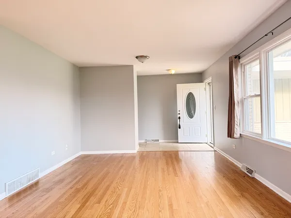 $3,200 | 724 Burning Tree Lane, Naperville, IL 60563