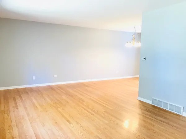 $3,200 | 724 Burning Tree Lane, Naperville, IL 60563