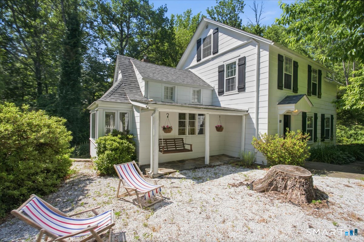 247 Chestnut Hill Road Stamford, CT 06903 - Photo 3 of 30