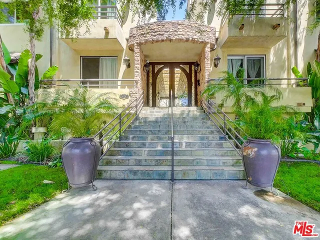 $3,800 | 4128 Whitsett Avenue, Unit 203, Studio City, CA 91604