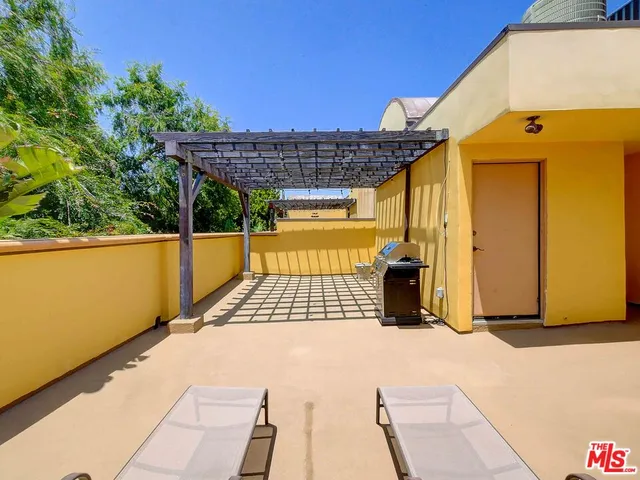 $3,800 | 4128 Whitsett Avenue, Unit 203, Studio City, CA 91604