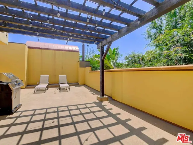 $3,800 | 4128 Whitsett Avenue, Unit 203, Studio City, CA 91604