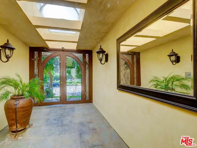 $3,800 | 4128 Whitsett Avenue, Unit 203, Studio City, CA 91604