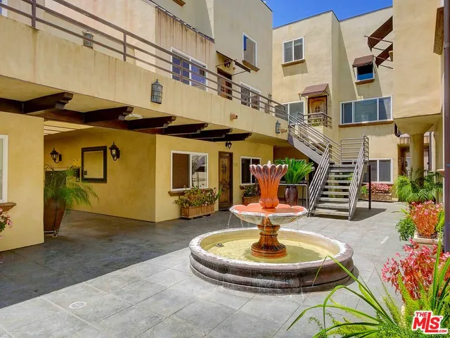 $3,800 | 4128 Whitsett Avenue, Unit 203, Studio City, CA 91604