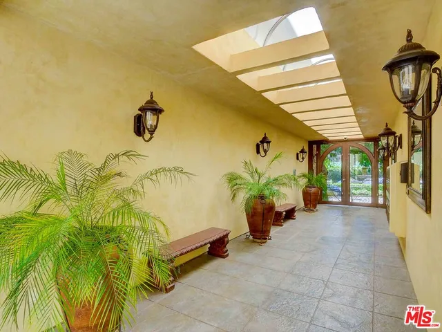 $3,800 | 4128 Whitsett Avenue, Unit 203, Studio City, CA 91604