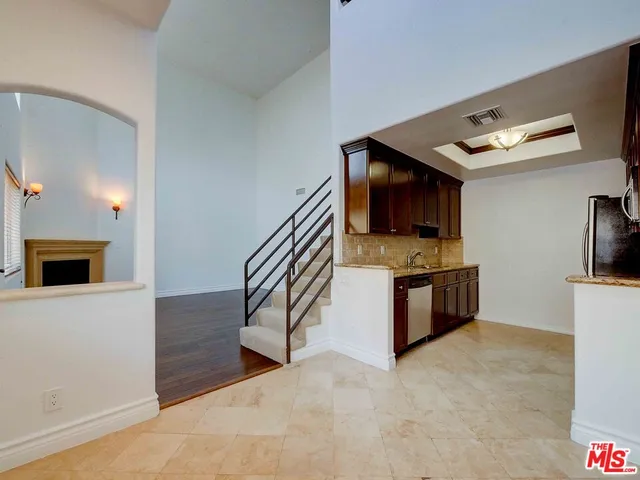 $3,800 | 4128 Whitsett Avenue, Unit 203, Studio City, CA 91604