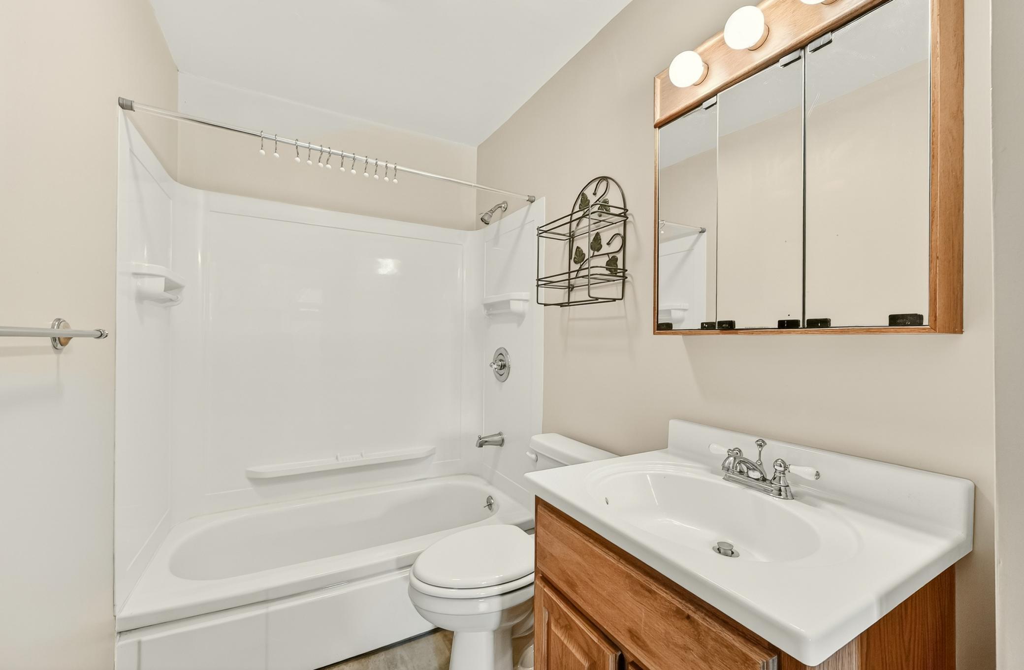 402 Strathmore Lane Southeast Rochester, MN 55904 - Photo 10 of 31