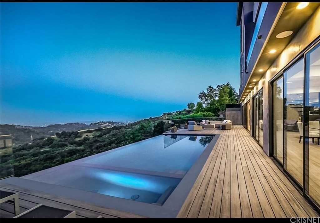 2484 Roscomare Road Los Angeles, CA 90077 - Photo 2 of 16