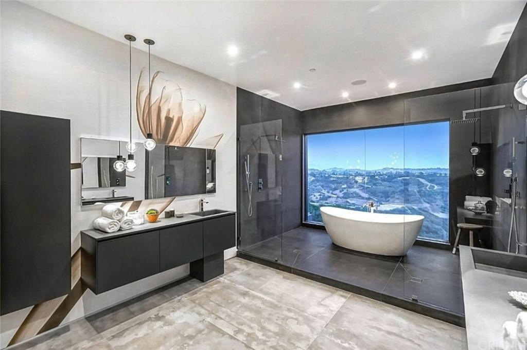 2484 Roscomare Road Los Angeles, CA 90077 - Photo 11 of 16