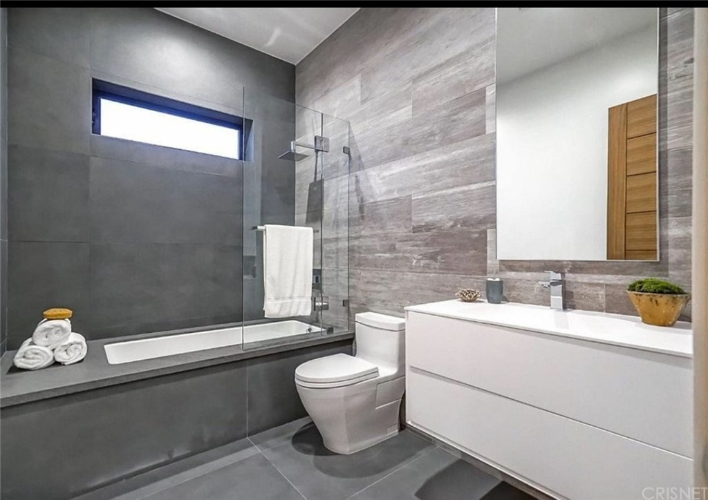 2484 Roscomare Road Los Angeles, CA 90077 - Photo 13 of 16