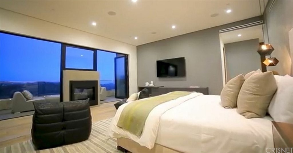 2484 Roscomare Road Los Angeles, CA 90077 - Photo 9 of 16