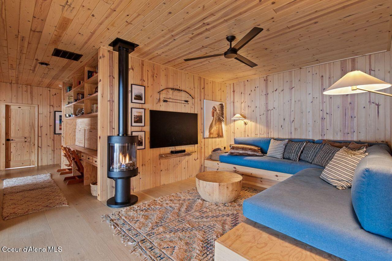 202 Siskin Lane Sandpoint, ID 83864 - Photo 14 of 50 14 interior family 2