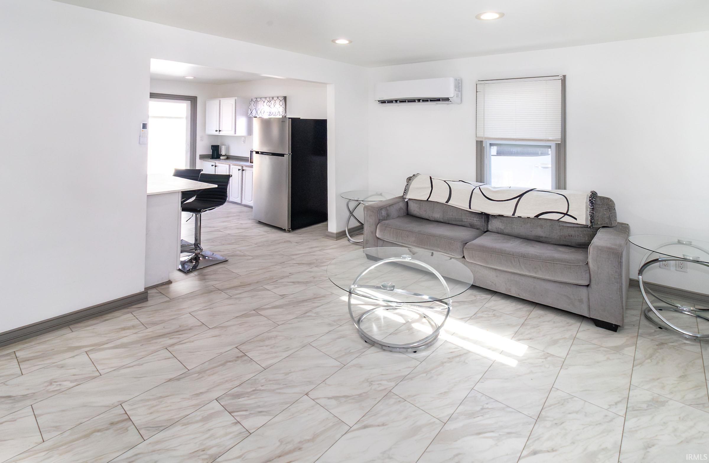 1425 Wimberg Road Evansville, IN 47710 - Photo 2 of 14 Gallery Image 2