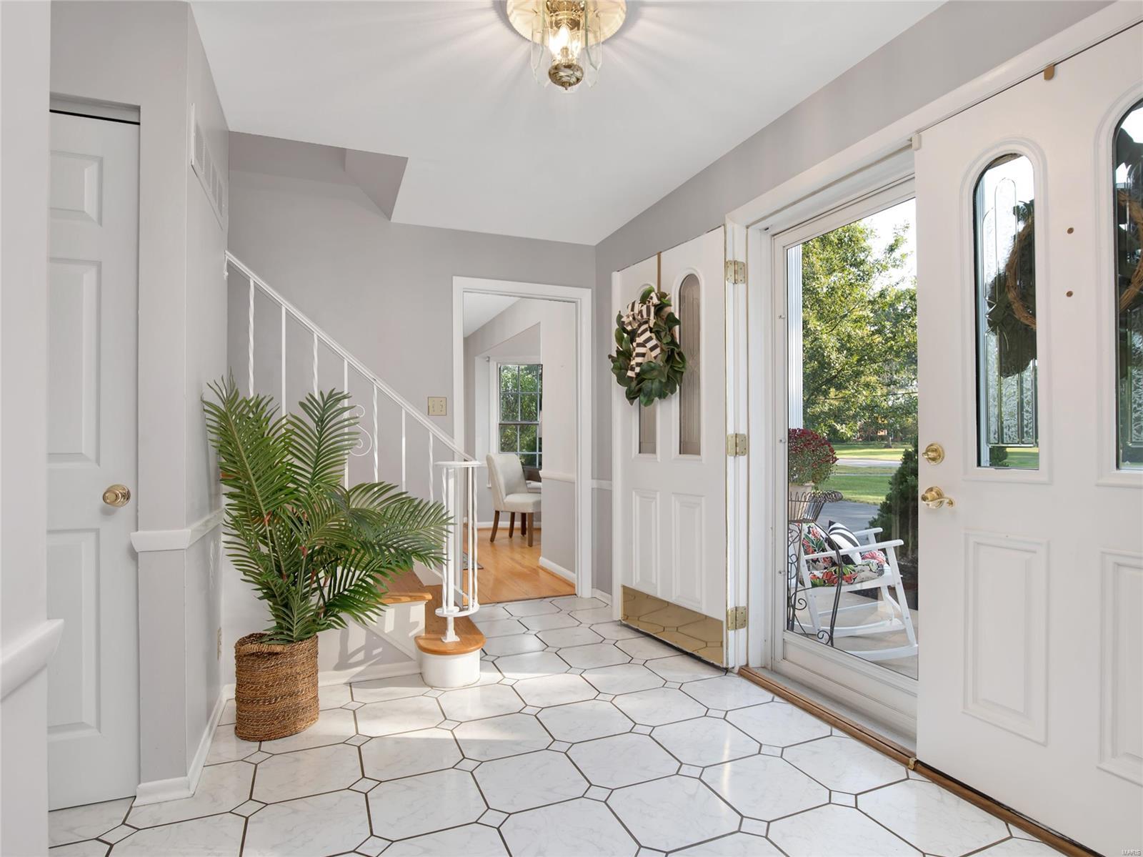 1833 Bopp Road St. Louis, MO 63131 - Photo 4 of 25 Gallery Image 4