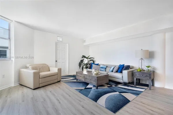 $4,595 | 825 Brickell Bay Drive, Unit 2042, Miami, FL 33131