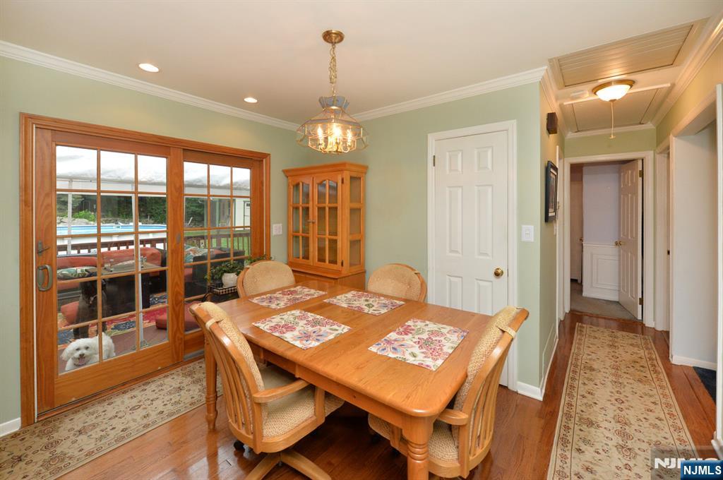 30 Knolls Road Bloomingdale, NJ 07403 - Photo 7 of 32