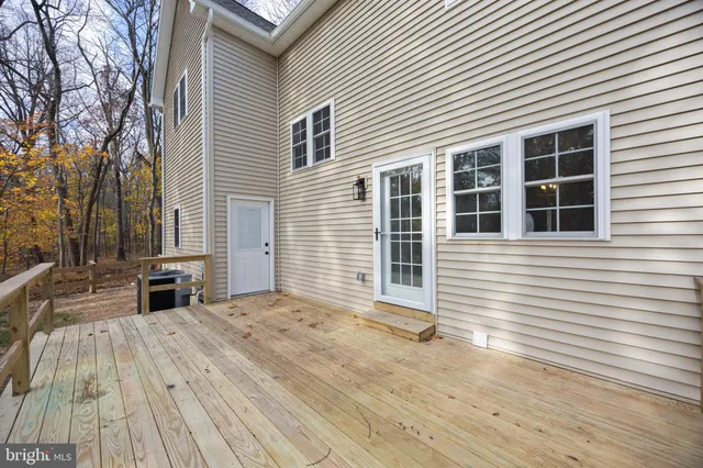 a view of backyard with wooden floor and trees