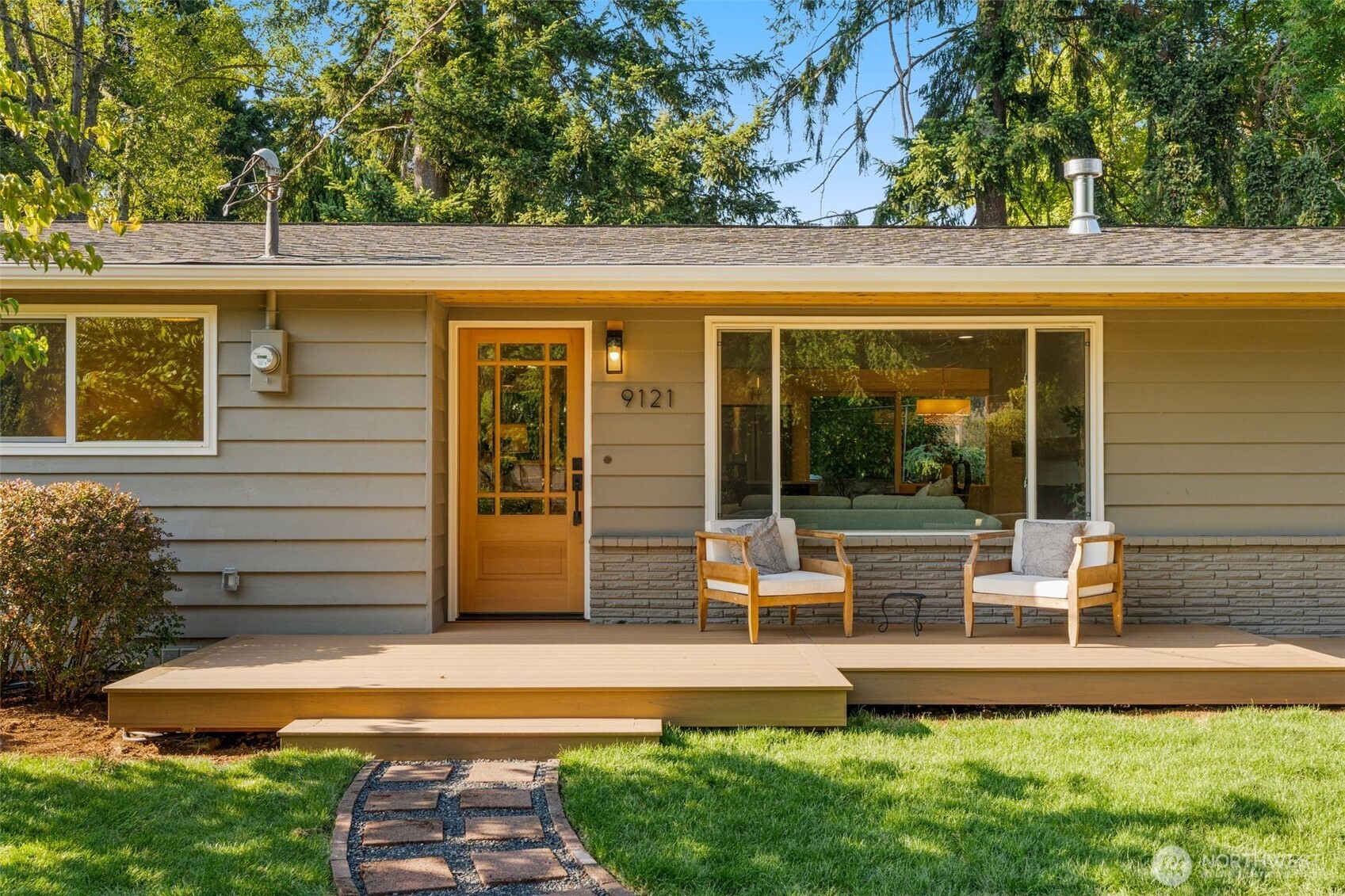 9121 228th Street Southwest Edmonds, WA 98026 - Photo 4 of 36