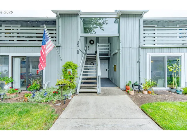 $319,000 | 650 Harlow Road, Unit 209, Springfield, OR 97477