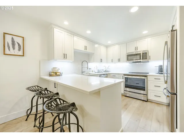 $319,000 | 650 Harlow Road, Unit 209, Springfield, OR 97477