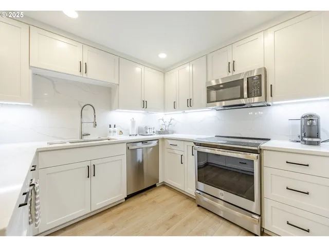 $319,000 | 650 Harlow Road, Unit 209, Springfield, OR 97477