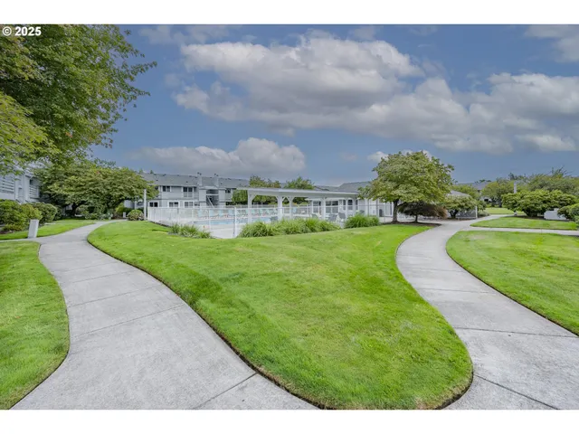 $319,000 | 650 Harlow Road, Unit 209, Springfield, OR 97477