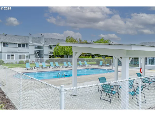 $319,000 | 650 Harlow Road, Unit 209, Springfield, OR 97477