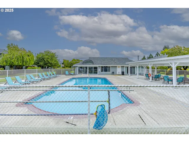 $319,000 | 650 Harlow Road, Unit 209, Springfield, OR 97477