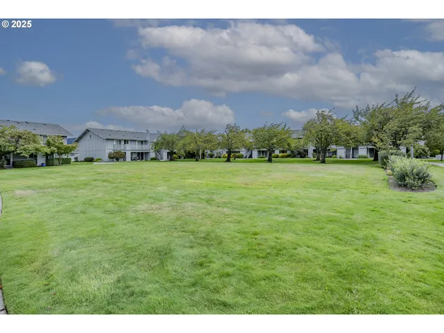 $319,000 | 650 Harlow Road, Unit 209, Springfield, OR 97477