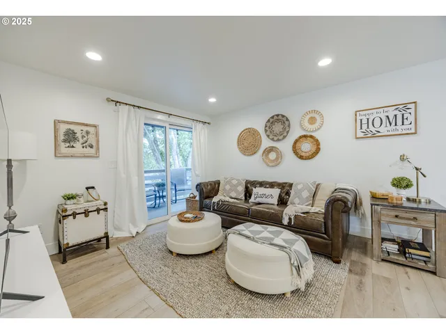 $319,000 | 650 Harlow Road, Unit 209, Springfield, OR 97477