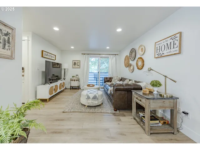 $319,000 | 650 Harlow Road, Unit 209, Springfield, OR 97477